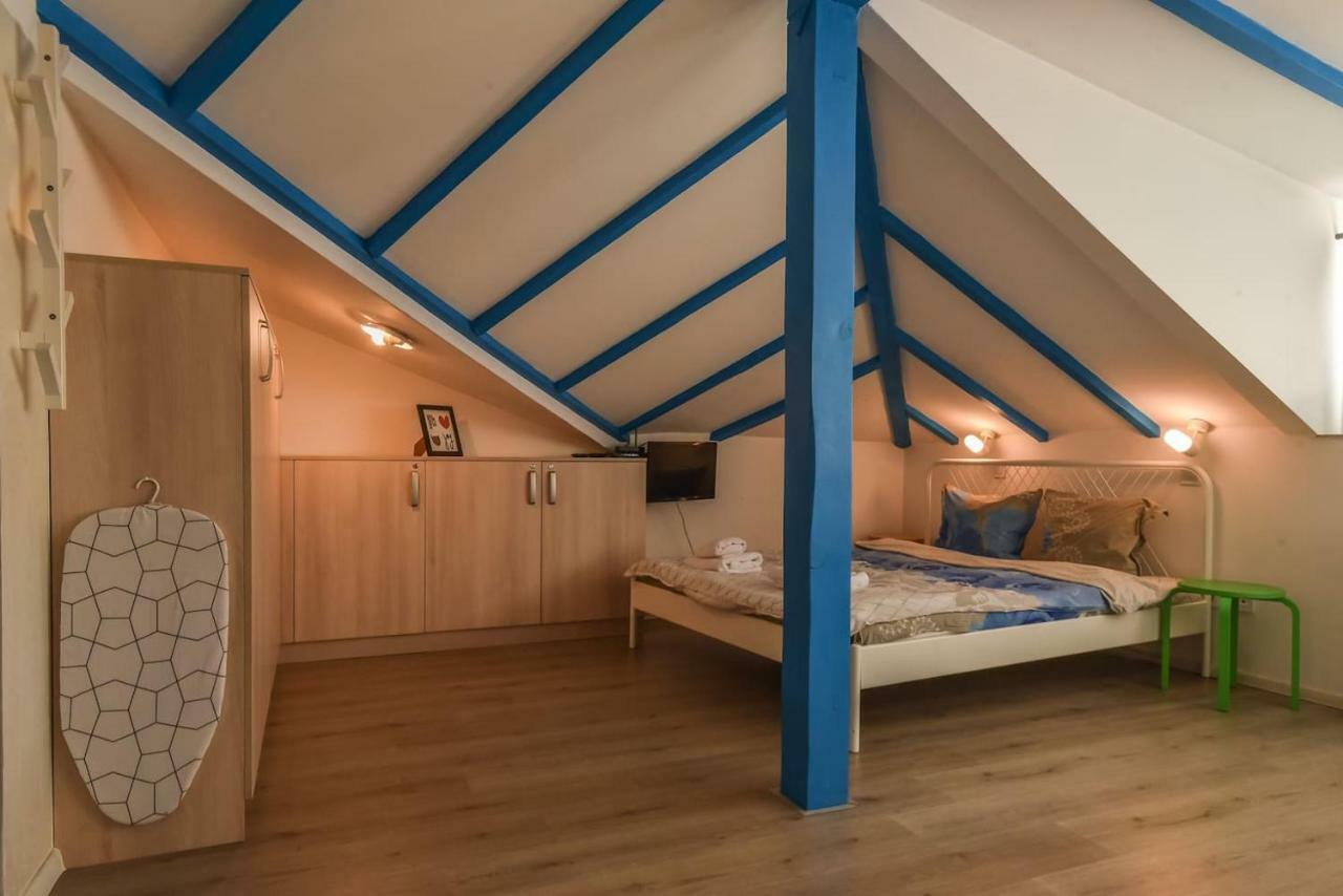 The Ivy House - A Cozy Attic Near The City Center By Flat Mаnager Sofia Eksteriør billede