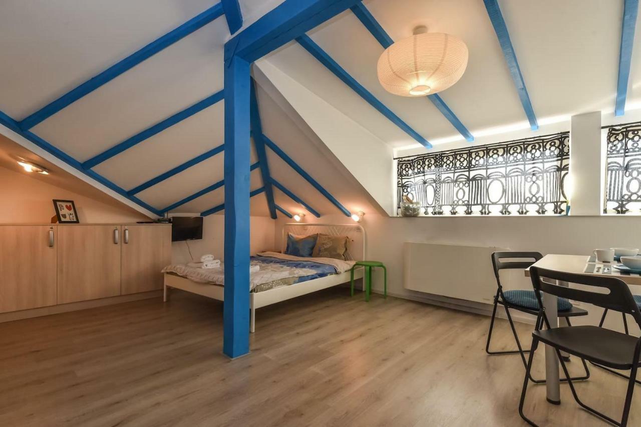 The Ivy House - A Cozy Attic Near The City Center By Flat Mаnager Sofia Eksteriør billede